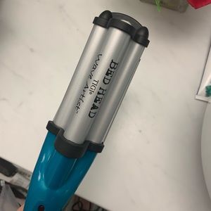 Bed head wave artist